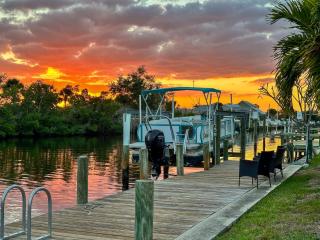 House With A BoatYour Private Waterfront Resort - 6