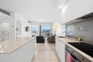 Belise - 16th floor Executive Apt for 2 plus parking - 7