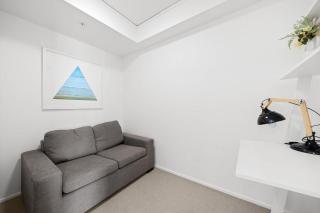 Belise - 16th floor Executive Apt for 2 plus parking - 1