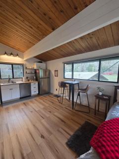 A Restful Studio Near a Creek and Forest - Pet Friendly - 7