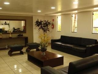 Apartamento novo com ampla sacada e piscinas - 2