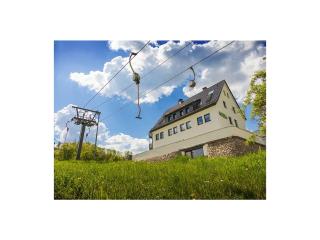 Q-Stall, Apartment 01 - 9