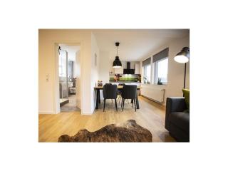 Q-Stall, Apartment 03 - 4