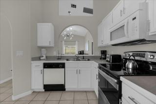 3 Bedrooms 2 Bathrooms Indian Creek 2559 Bc - 4