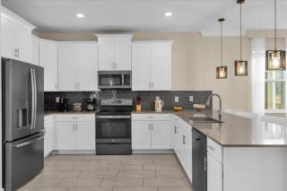 9 Bedrooms 5 Bathrooms Storey Lake 2742Ow - 3