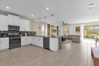 9 Bedrooms 5 Bathrooms Storey Lake 2742Ow - 2