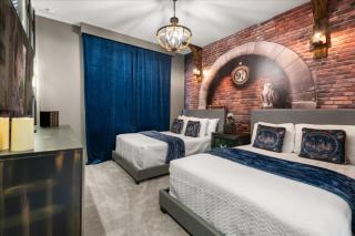 7 Bedrooms 65 Bathrooms Solara 1604 Hg - 1