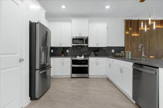 8 Bedroom 5 Bathroom Storey Lake 2928 Pl - 2