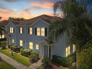 4 Bedrooms 3 Bathrooms Lucaya Village 21-101 - 0