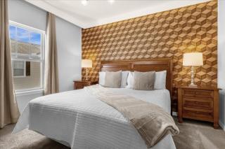 4 Bedrooms 3 Bathrooms Lucaya Village 21-101 - 2