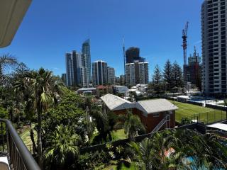 Aristocrat Apartments - 8