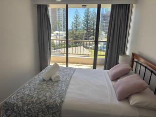 Aristocrat Apartments - 5