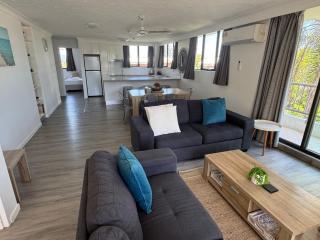 Aristocrat Apartments - 4