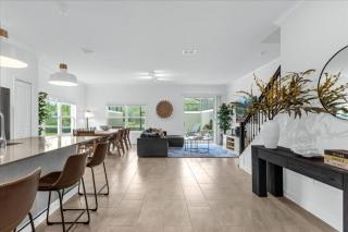 5 Bedrooms 4 Bathrooms Storey Lake 4411 Sl - 4