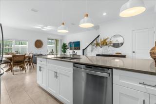 5 Bedrooms 4 Bathrooms Storey Lake 4411 Sl - 2