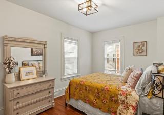 Downtown Lancaster 3BR Free Parking and Private Sauna - Lancaster - 4