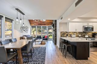 Prime Location, Modern Mountain Charm, Hot Tub, Sleeps 10, Close to Skiing and Dining! - 8