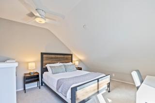 Prime Location, Modern Mountain Charm, Hot Tub, Sleeps 10, Close to Skiing and Dining! - 4