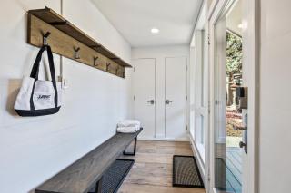 Prime Location, Modern Mountain Charm, Hot Tub, Sleeps 10, Close to Skiing and Dining! - 2