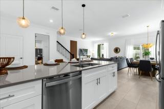 5 Bedrooms 4 Bathrooms Storey Lake 2469Rt - 1