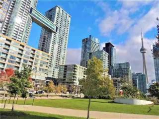 Stylish and Cozy 1BR plus Den Downtown with Free Parking - 1