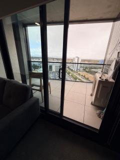 Belconnen Sky Luxe Apartment Free Parking - 7