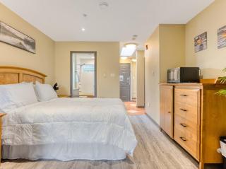 Oceanside Getaway - 5