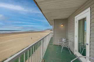 Oceanfront Suite - Sleeps Six - Pool & Hot Tub - 6