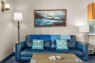 Oceanfront Suite - Sleeps Six - Pool & Hot Tub - 2