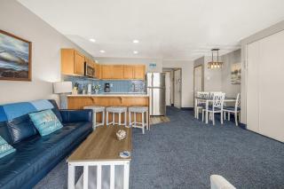Oceanfront Suite - Sleeps Six - Pool & Hot Tub - 3