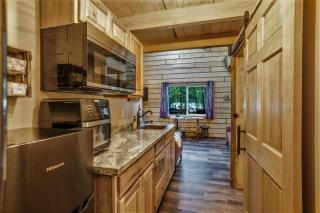 Riverfront, Authentic, Luxury Log Cabin-Black Bear - 7