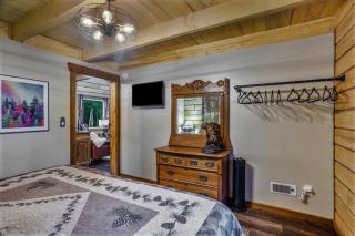 Riverfront, Authentic, Luxury Log Cabin-Black Bear - 5