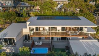 15 Scrub Rd - A Modern Coastal Luxury Retreat - 8