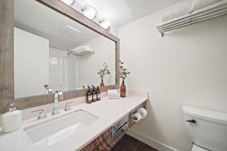 Cozy Creek Den - Studio w Hot Tub and Pool - 4