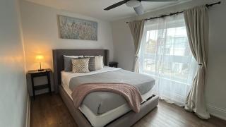 Chic Ossington Escape 3BR w Patio in Downtown - 9