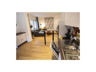 Q-Stall, Apartment 02 - 2