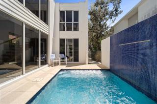 Saltbreeze - Laidback Poolside Living - 0