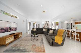 Saltbreeze - Laidback Poolside Living - 1