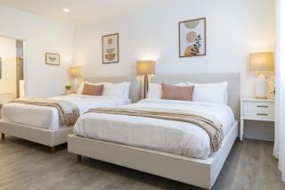 Modern 5-bedroom House FREE parking - 5