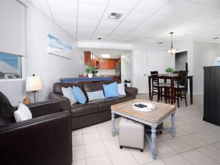 Amazing Bay View, Boat docks, and easy walk to the Beach - 3