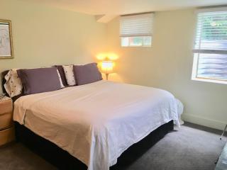 King Suite Between City and Slopes - 0