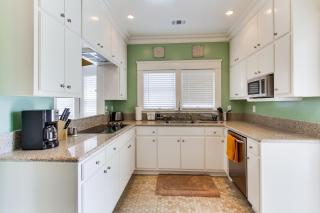 Urban Oasis w AC Yard – Close to Everything - 5