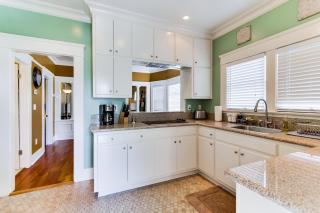 Urban Oasis w AC Yard – Close to Everything - 3