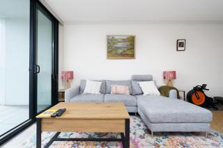 Sunny Retreat with Balcony in Canberra CBD - Hosted by Canstay - 3