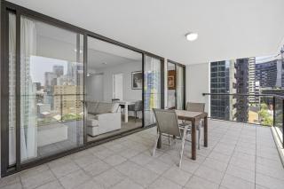Stylish Brisbane Stay with Pool and Gym Access - Brisbane - 5