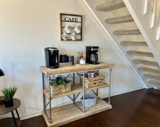 Refreshed! Cozy Condo, Loft King Bed 3 miles to the Strip! - 2