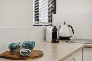 Leafy South Perth 1BR Apartment Walk to River & Ferry - 2