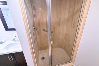 Extra Large Full Service Apt Near UCLA with Garden Views - Glendon - 5