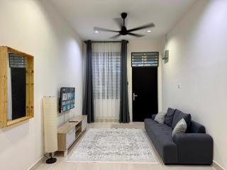 Hikari Nest Homestay - 3 Aircond Bedrooms & Wi-Fi - 0