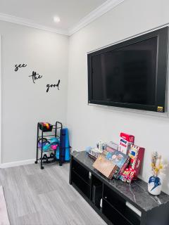 Pasadena Charming Vacation Home with Hot Jacuzzi - 9